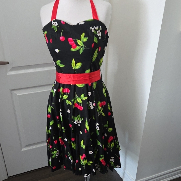 Floral Black and Red Midi Dress - Picture 6 of 6
